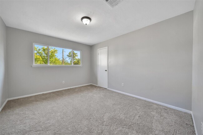 Building Photo - 12826 Rolling Valley Dr