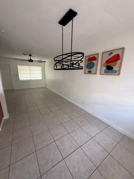 Building Photo - 337 SE 12th Ave