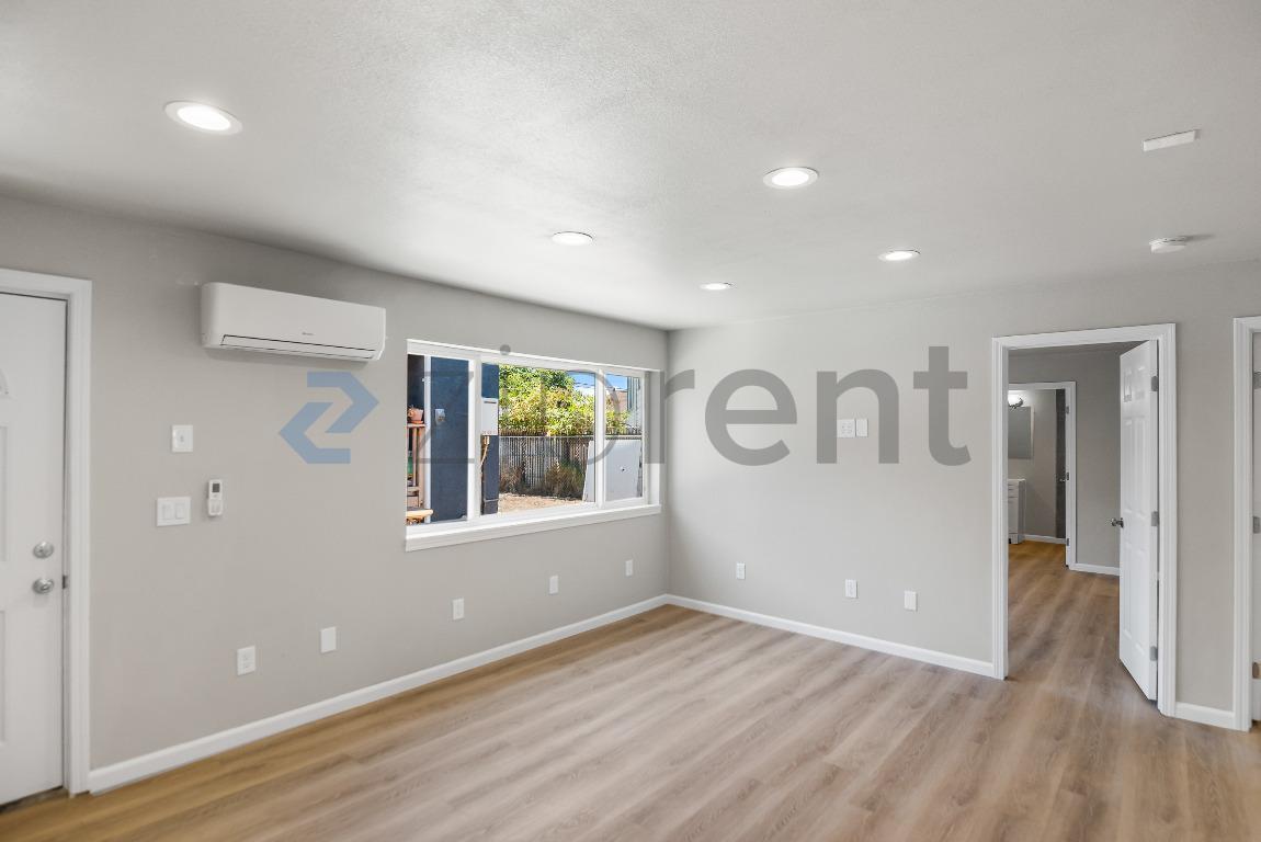 Building Photo - Unit