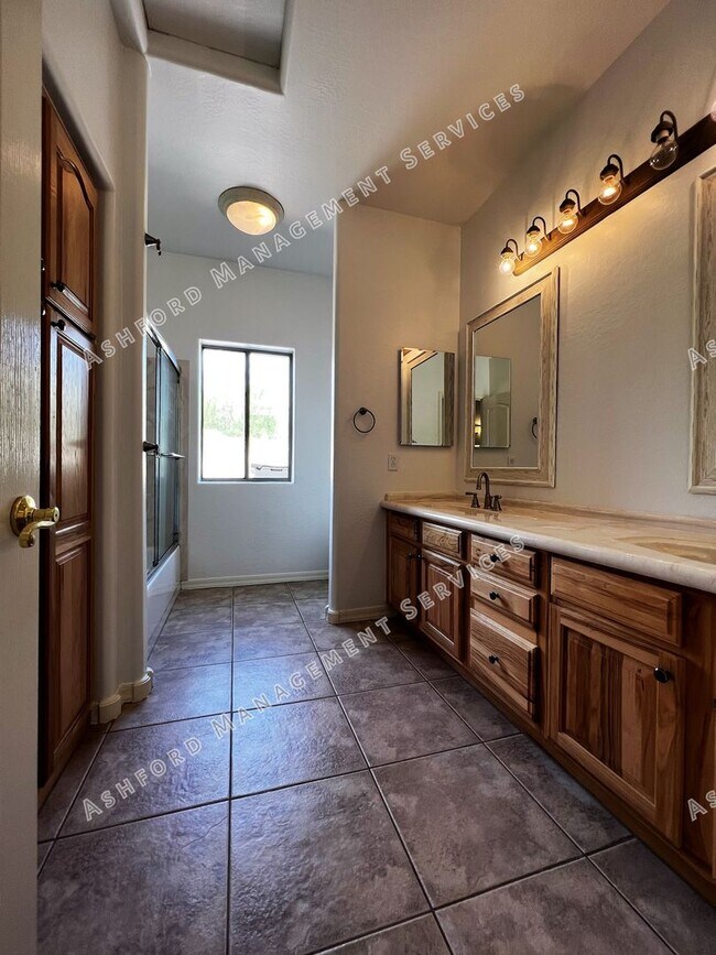 Building Photo - ***MOVE IN SPECIAL***BEAUTIFUL 4 BEDROOM P...