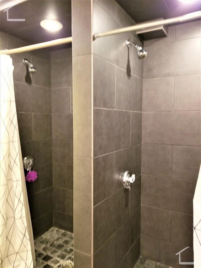 Building Photo - Renovated Unit in South End. New Kitchen A...