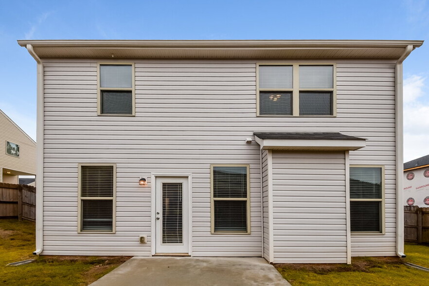 Building Photo - 7083 Creeksong Dr