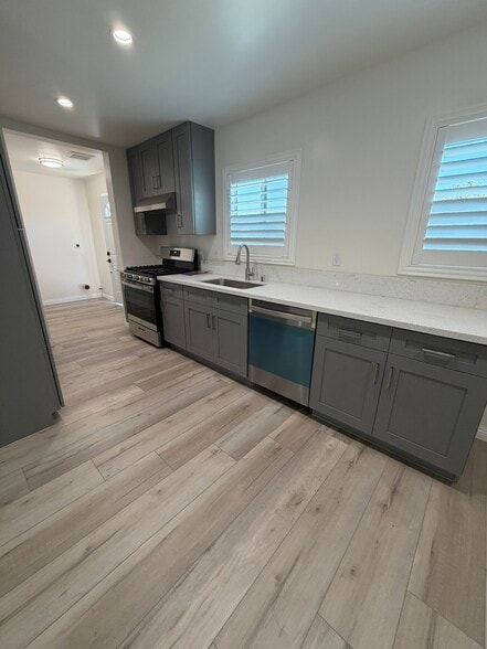 kitchen - 2540 E Dunes St