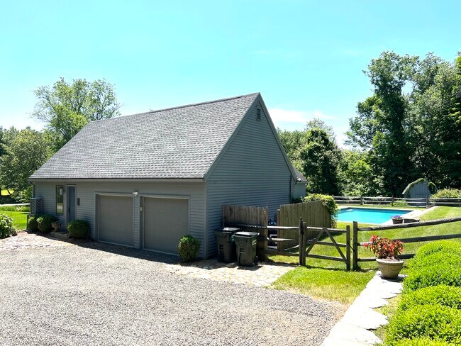 Building Photo - 136 Nichols Hill Rd