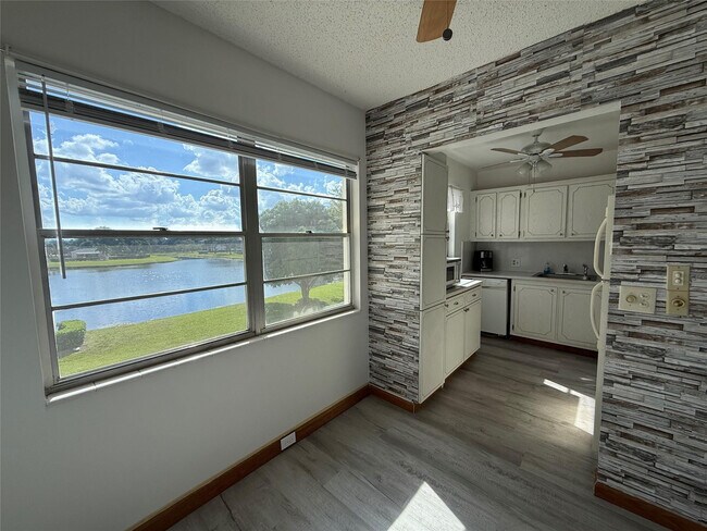 Building Photo - 326 Preston H