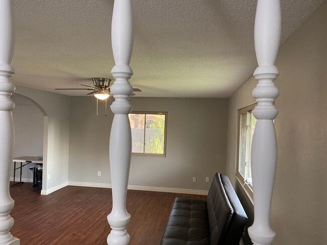 Building Photo - 3 bedroom home with large living room on a...