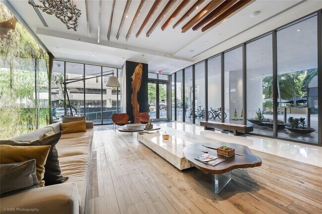 Building Photo - 1010 Brickell Ave