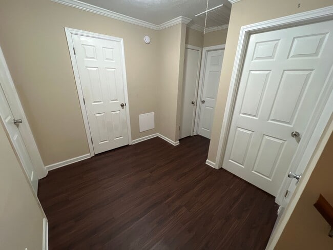 Building Photo - 540 Oak Meadow Ln