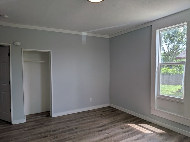 Building Photo - Move in Ready 4 Bed 2 Bath House