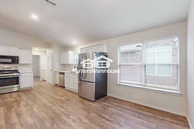 Building Photo - READY FOR MOVE-IN, 3-BEDROOM, 2-BATH HOME ...