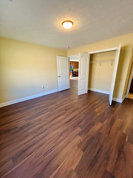 Building Photo - 8 Cal Rd