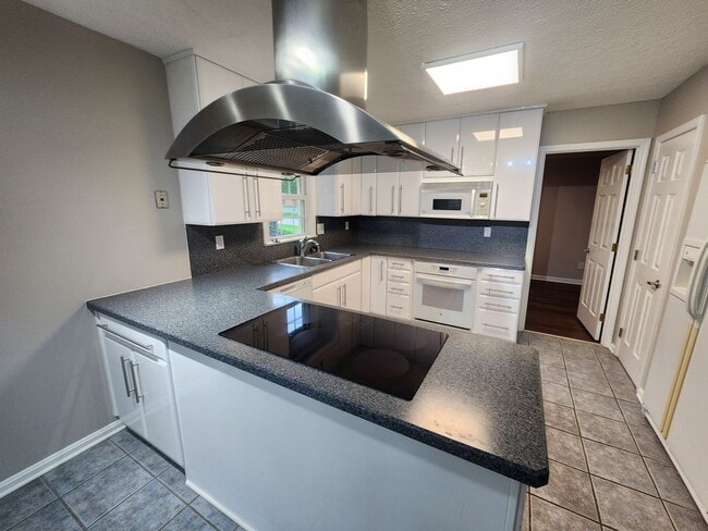 Building Photo - Renovated 3 bedroom 2 full bath home with attached garage and unfinished basement in J-town!