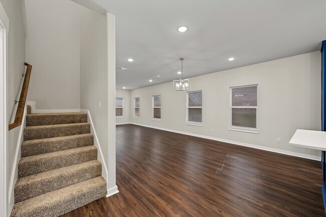 Building Photo - 117 Sun City Ln