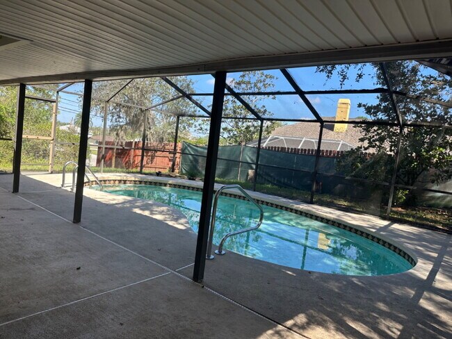 Building Photo - FIRST MONTH FREE!!  Large 3 Bedroom, 2 Bat...