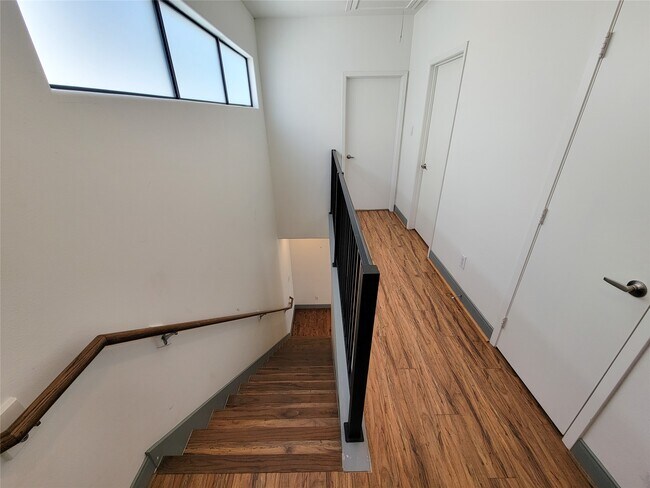 Building Photo - 1432 Ennis St