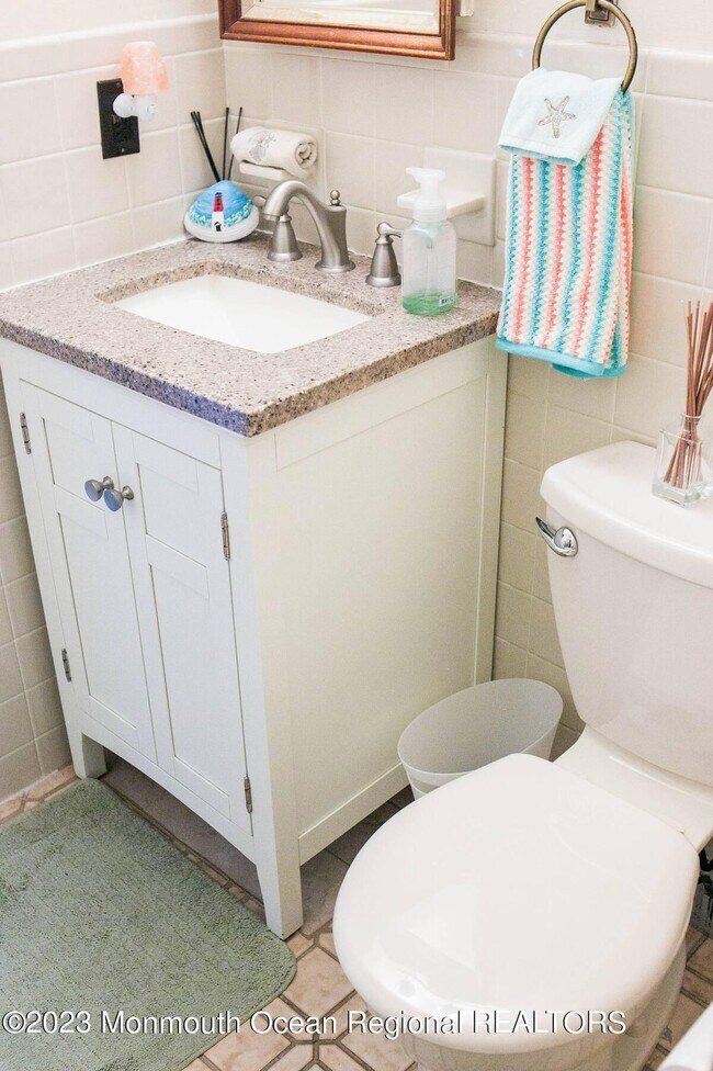 Building Photo - 10 SE Central Ave