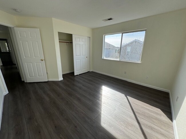 Building Photo - Beautiful 4 Bedroom House in Coffey Park A...