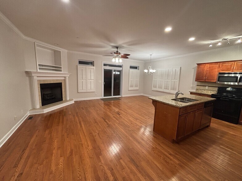 Building Photo - 161 Avalon Dr