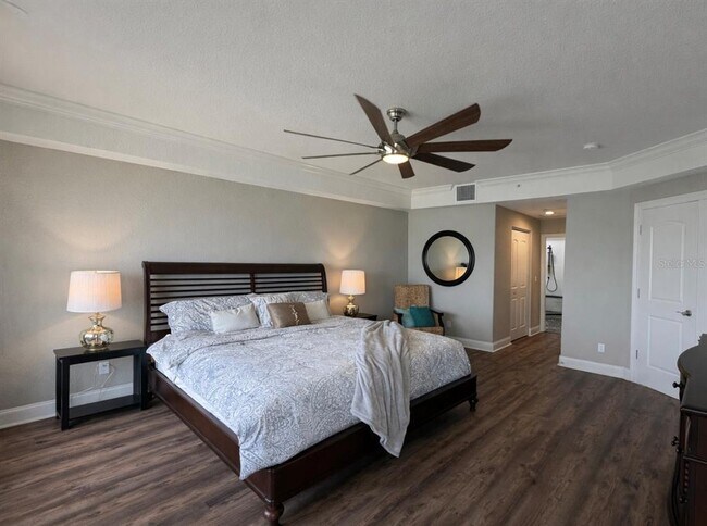 Building Photo - 6025 Sun Blvd