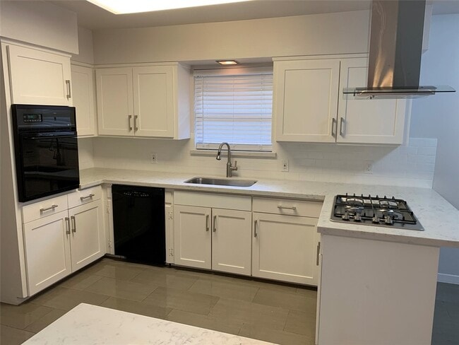 Building Photo - 9914 Larston St