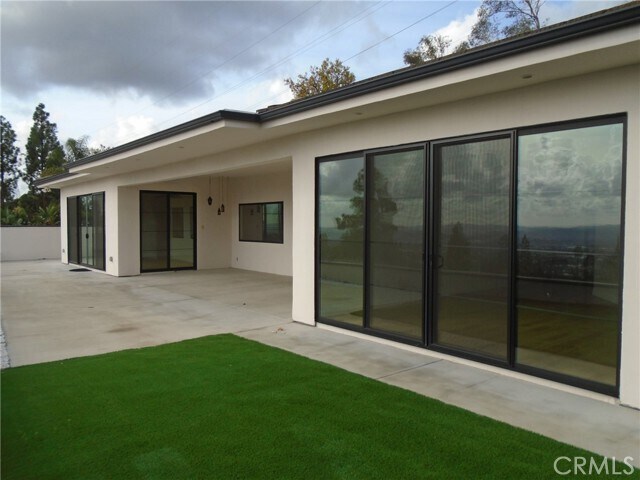 Building Photo - 790 Vía Santa Catarina