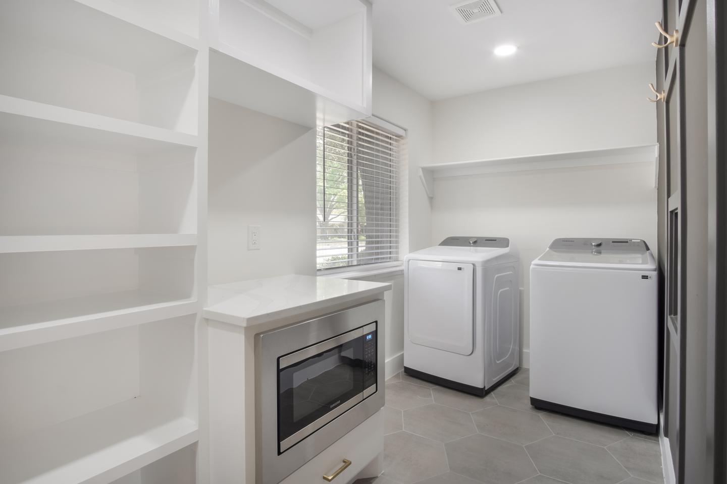 Building Photo - Bright Northwest Dallas home on large quarter-acre lot