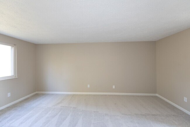 Building Photo - 4 bed 2.5 bath 2 story home with full deck located in Decatur Township