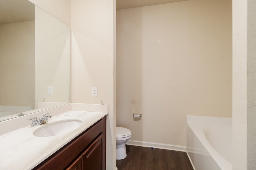 Building Photo - 140 Innis Brk Cir