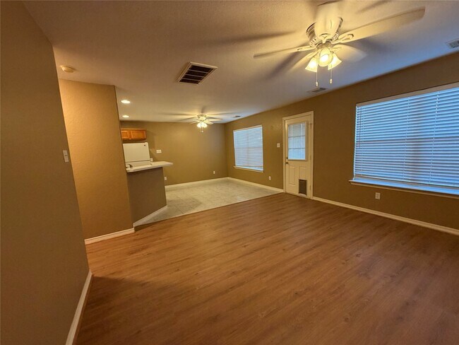 Building Photo - 9110 Prairie Trails Dr