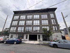 Building Photo - 99 Sackett St