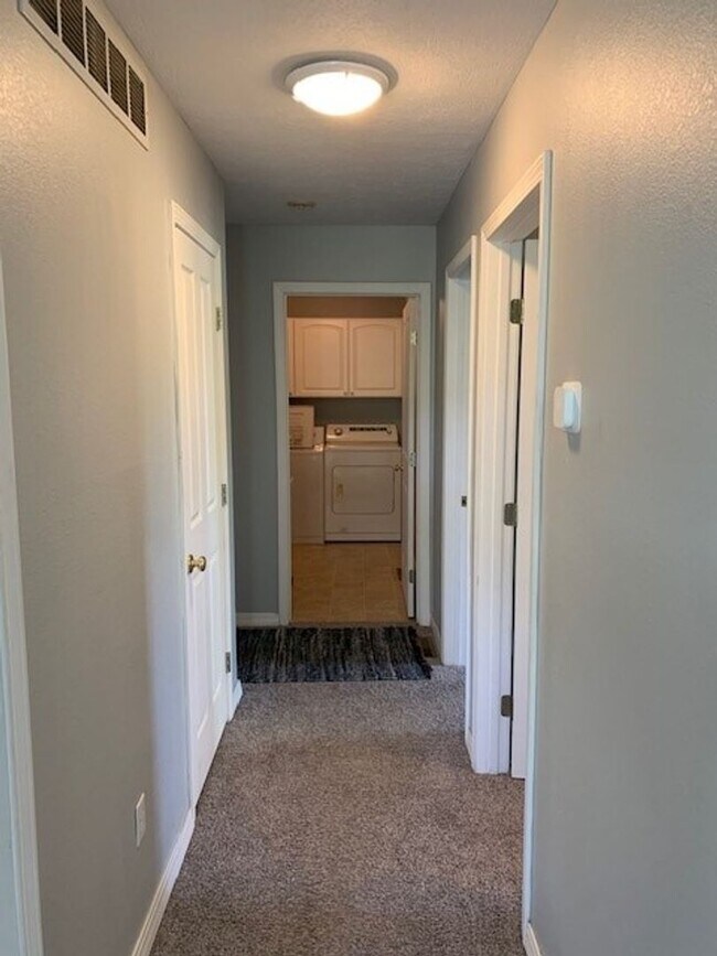 Building Photo - Furnished 4 Bedroom 3 Bath House in Kimberling City, MO with 2 car garage-Seasonal Lake View