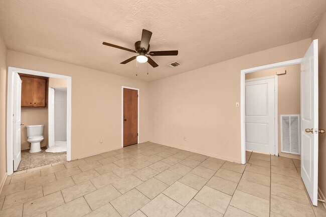 Building Photo - 9126 Willow Meadow Dr