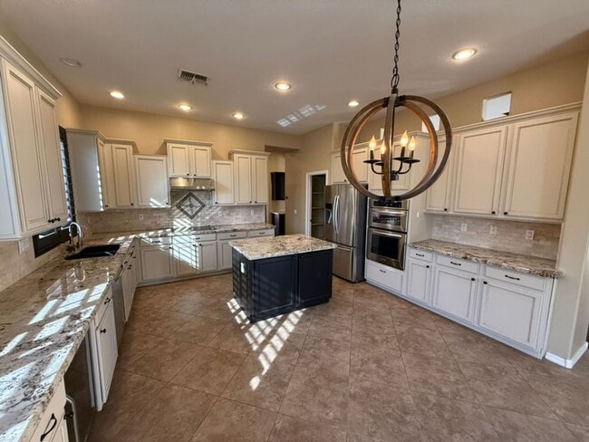 Building Photo - Beautiful 6 Bedroom - 4 Bath w/Private Pool & Basement - Chandler