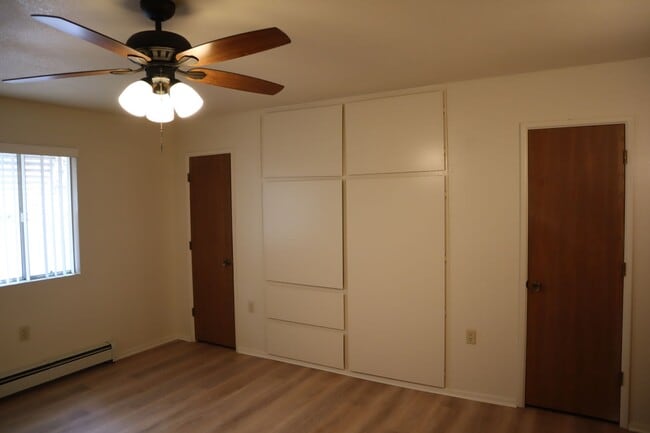 Building Photo - Livable, Lovable, & Avaiable!