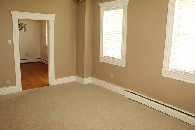 Building Photo - 653 Runkle Rd