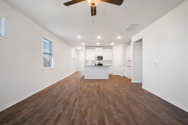Building Photo - 108 Leatherleaf Dr