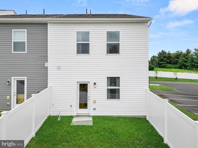 Building Photo - 29 Wisdom Ln