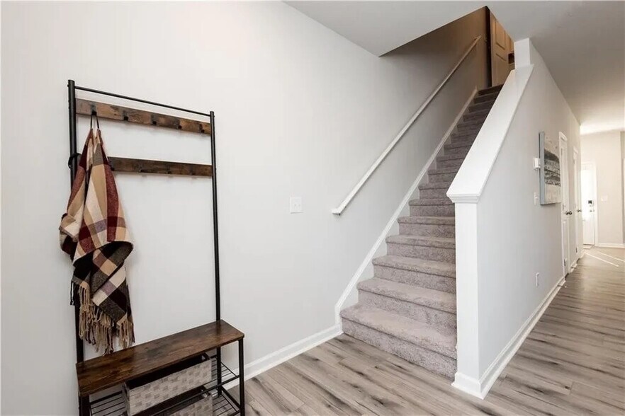 Building Photo - Room in Townhome on Shaffer Ct