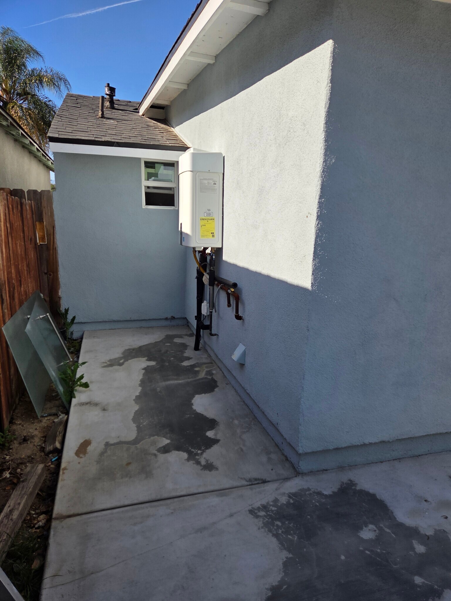 Building Photo - 628 E Kingsley Ave
