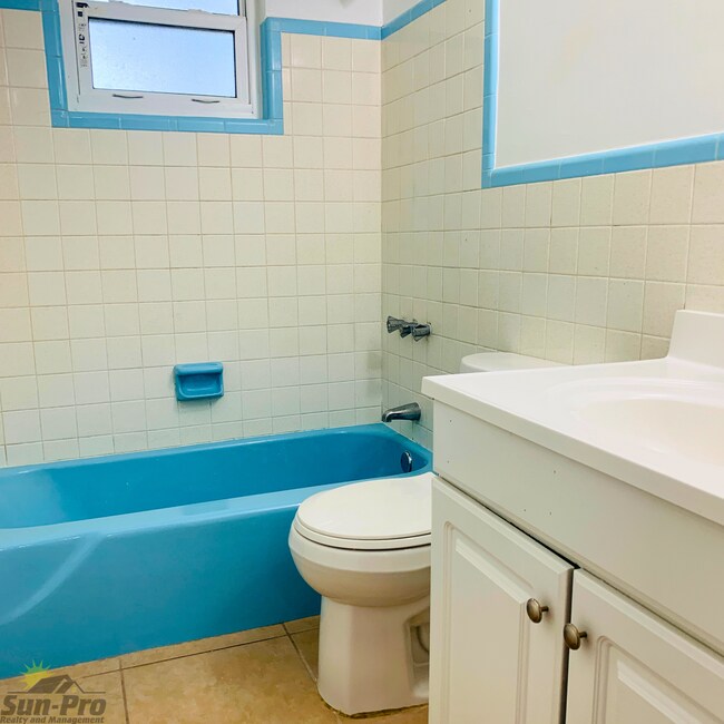 Building Photo - 1505 Edgewater Rd