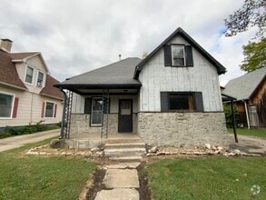 Building Photo - 217 E Roselawn St