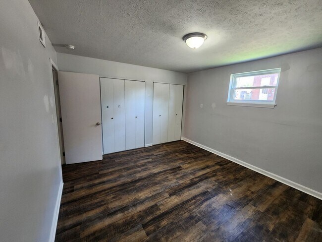 Building Photo - Charming 1 bedroom 1 bath apartment for rent with additional storage available!