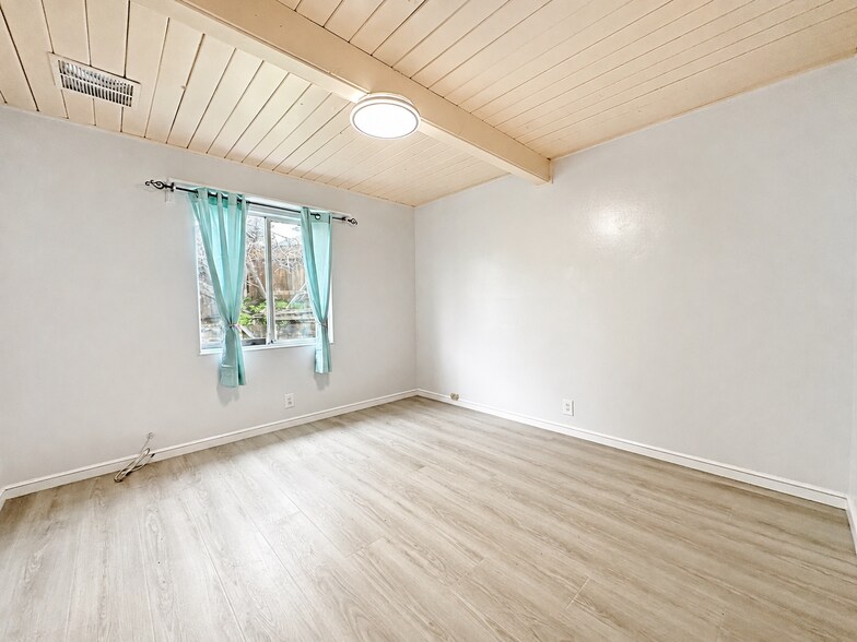 Building Photo - 3160 Groom Dr