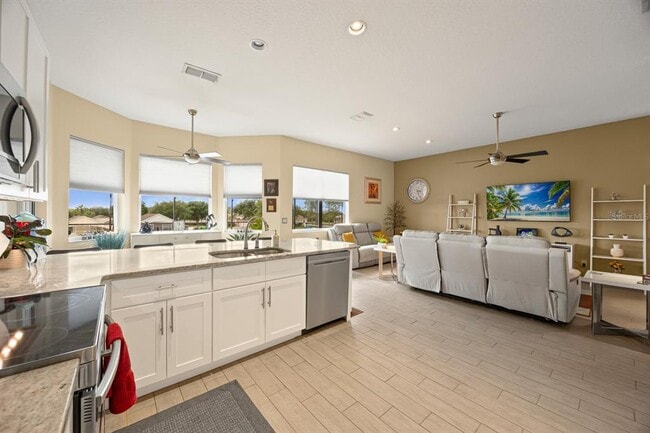 Building Photo - 324 Bonville Dr
