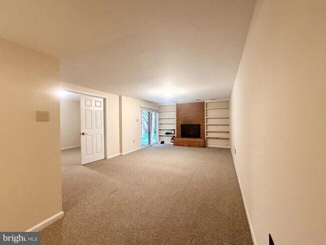 Building Photo - 7418 Crestberry Ln