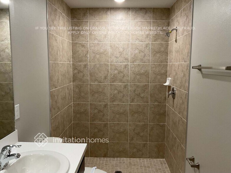 Building Photo - 761 Airoso Rd SE