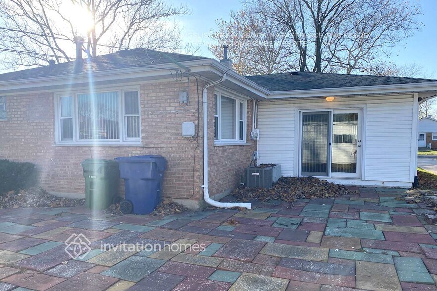 Building Photo - 8741 Sproat Ave