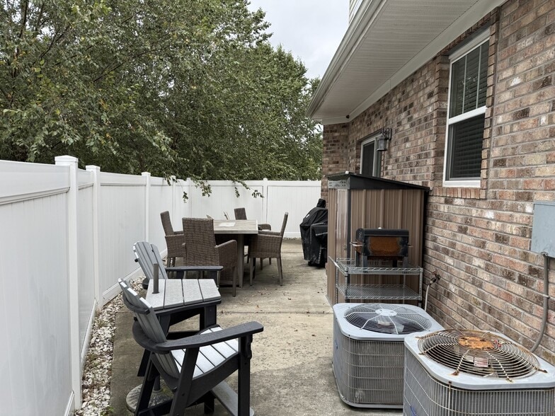 Building Photo - 5440 Carbon Ct