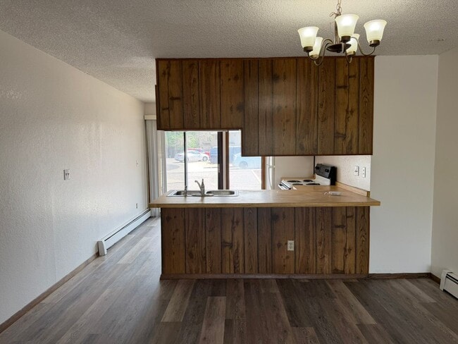 Building Photo - 462 Topaz Dr