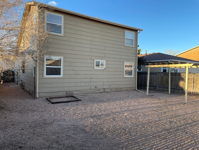 Building Photo - Cute 3 Bedroom, 2 Bath Single Family Home